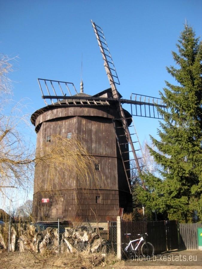 Piękny wiatrak w Rogierówku