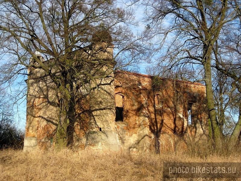Ruiny kościoła w Biedrusku