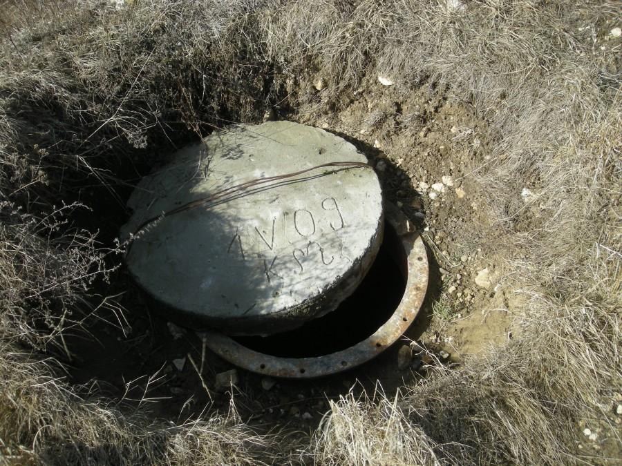 Zawada pod Mstowem - właz niezidentyfikowanego zbiornika