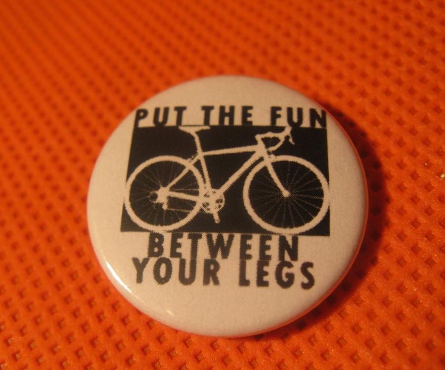 Plakietka Put the fun between your legs