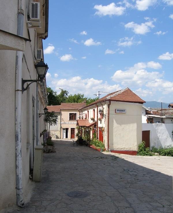 Wąskie uliczki i mini kamienice