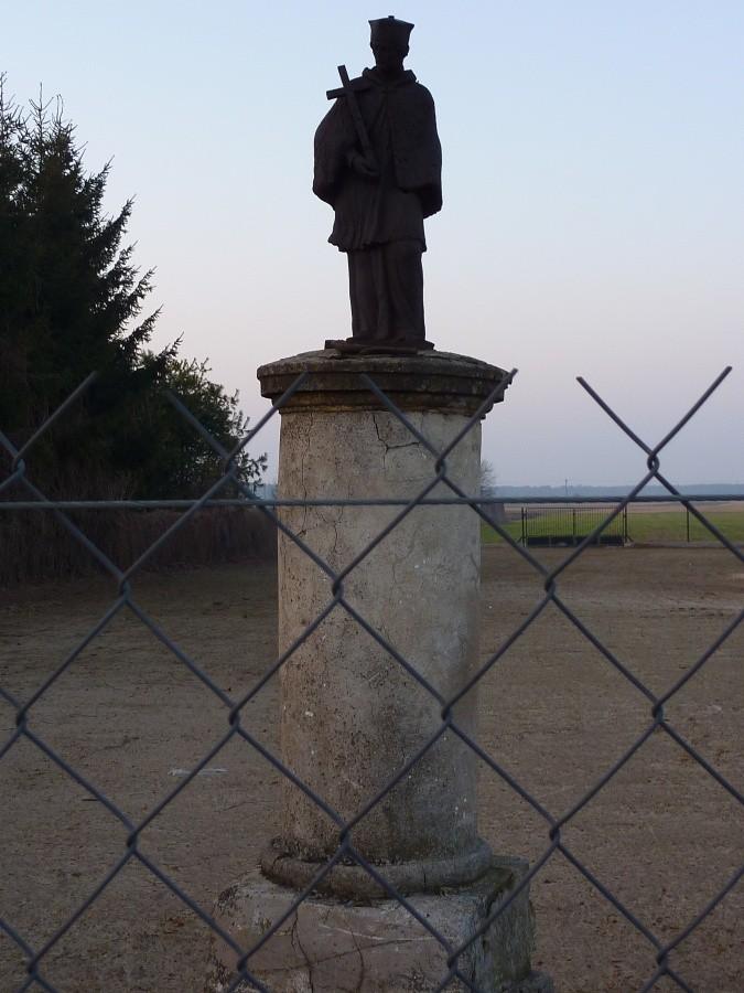 Figura Jana Nepomucena. Chajęty
