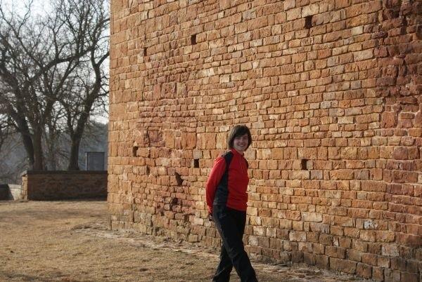 przy kościele romańskim św. Idziego w Inowłodzu