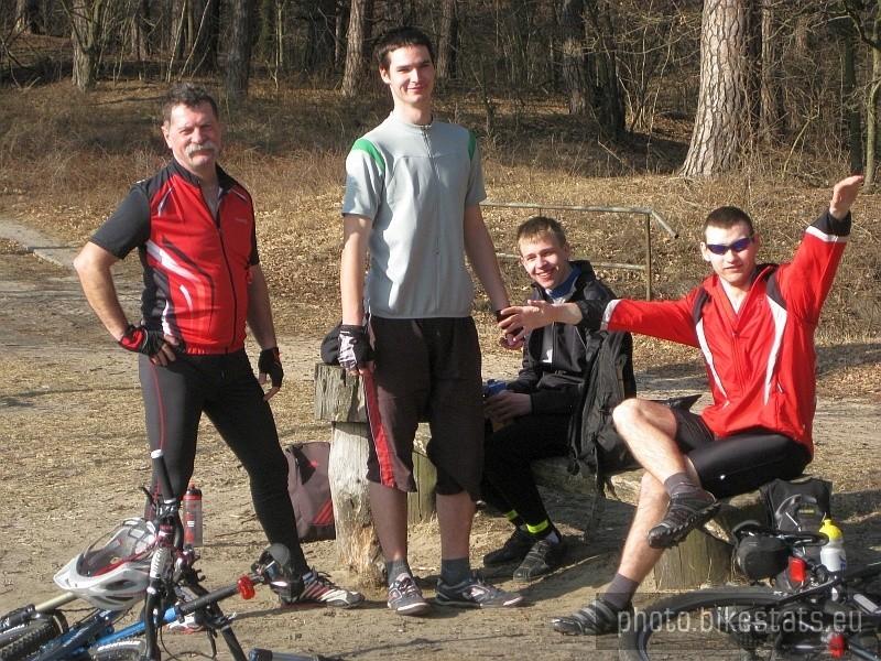 Pan Jurek, 2óch Dawidów i Andrzej podczas przerwy.
