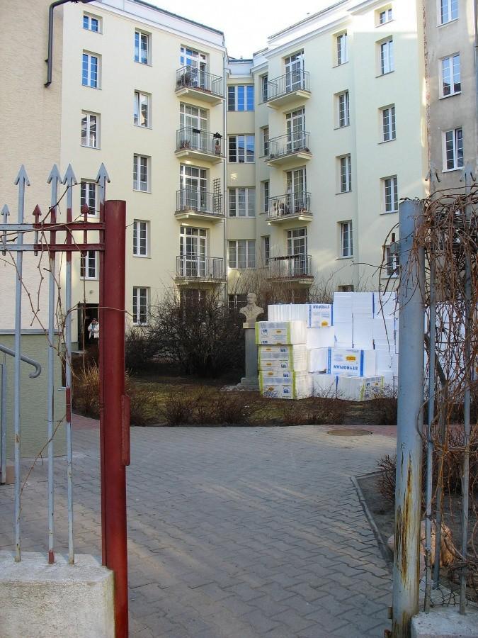 Prywatny pomnik generała
