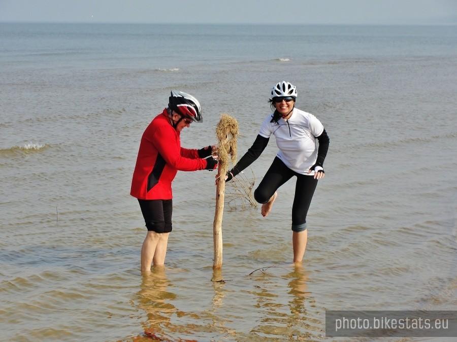 Asia i ja z marzanną w morzu.