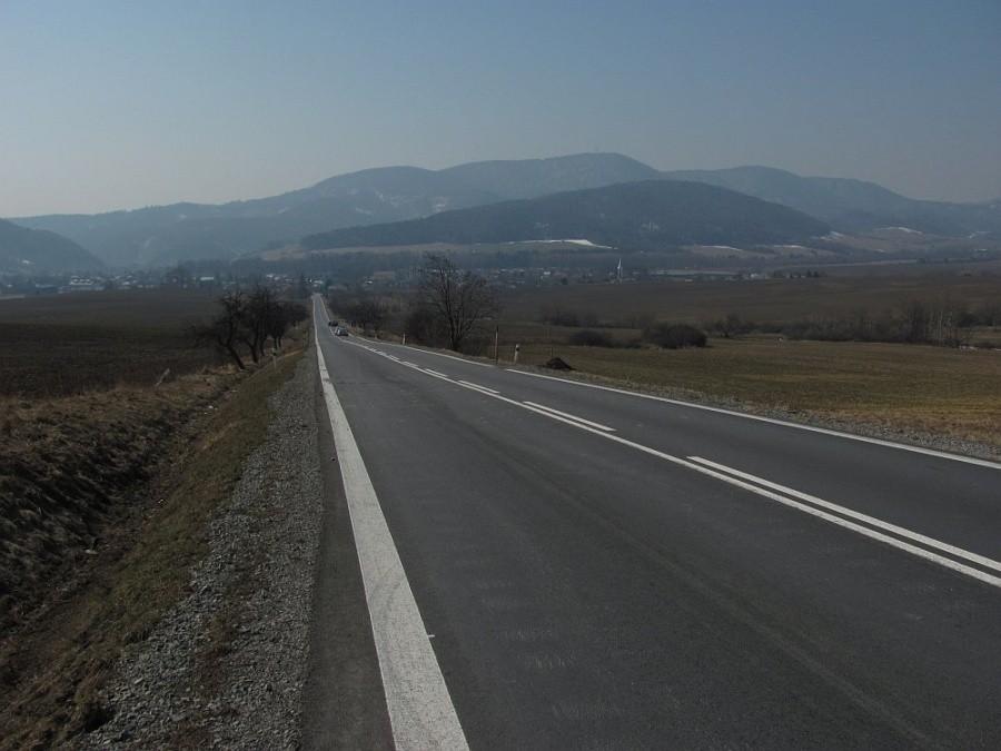 na podjeździe ze Zborova, w tle pasmo graniczne