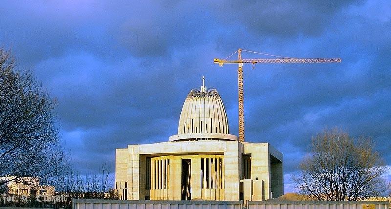 Świątynia Opatrzności w promieniach słońca