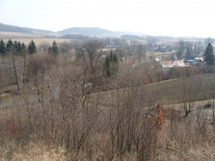 Widok na jakże jeszcze szarą okolicę.