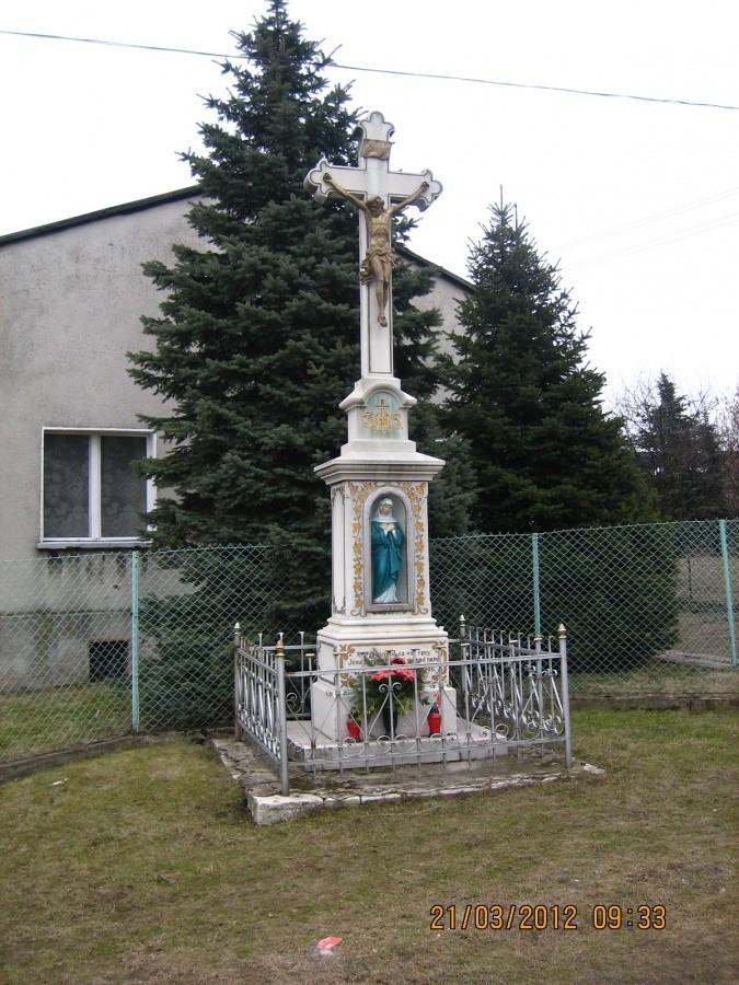 Przydrożny krzyż w Orzechu