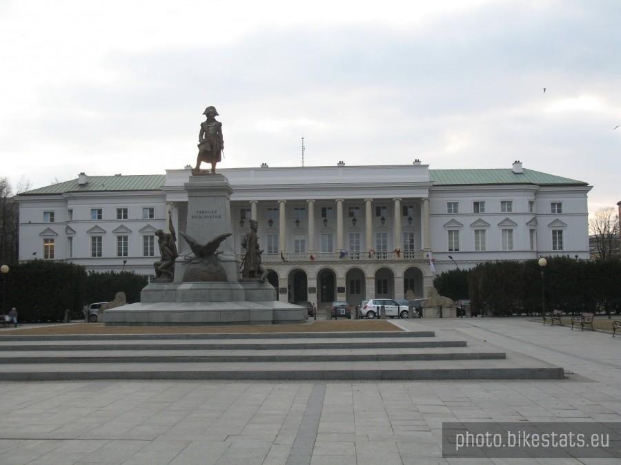 pomnik Kościuszki na placu Za Żelazną Bramą