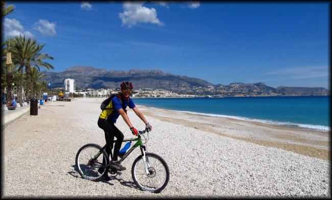 Na plaży w Albir