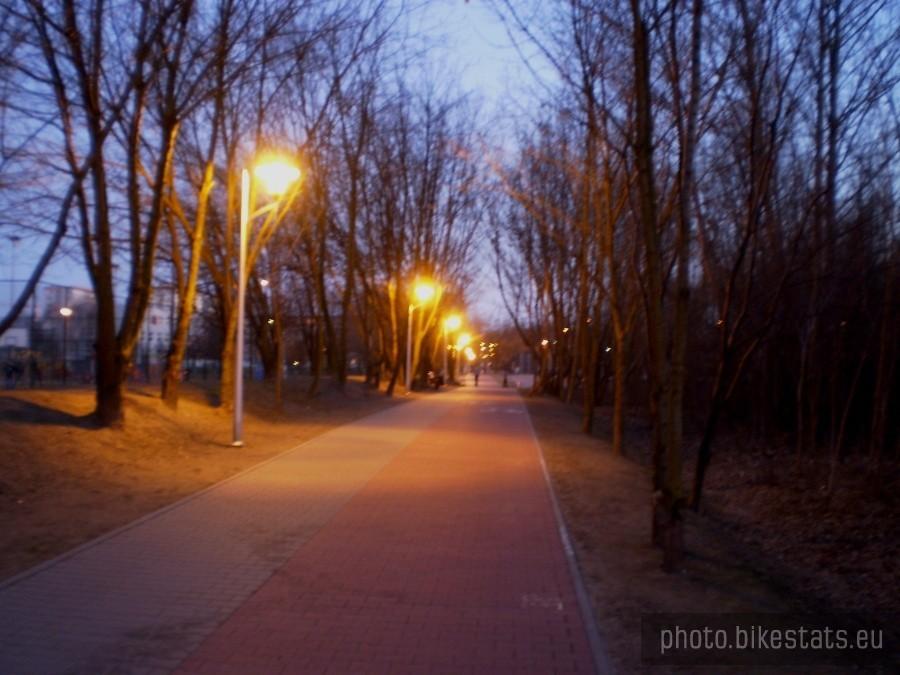 Deptak na górnej skarpie Jeziora Swarzędzkiego