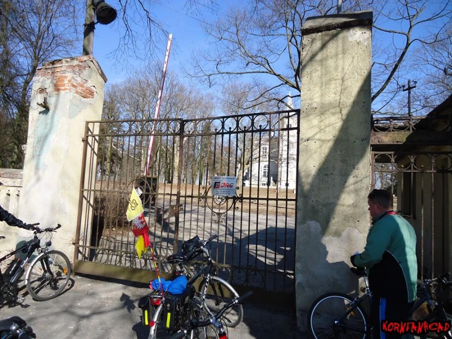 Wieniec, park z zespołem dworków. Jak to zwykle w życiu bywa, cieć początkowo nie chciał nas wpuścić. Jeden telefon wyjaśnił sytuację.
