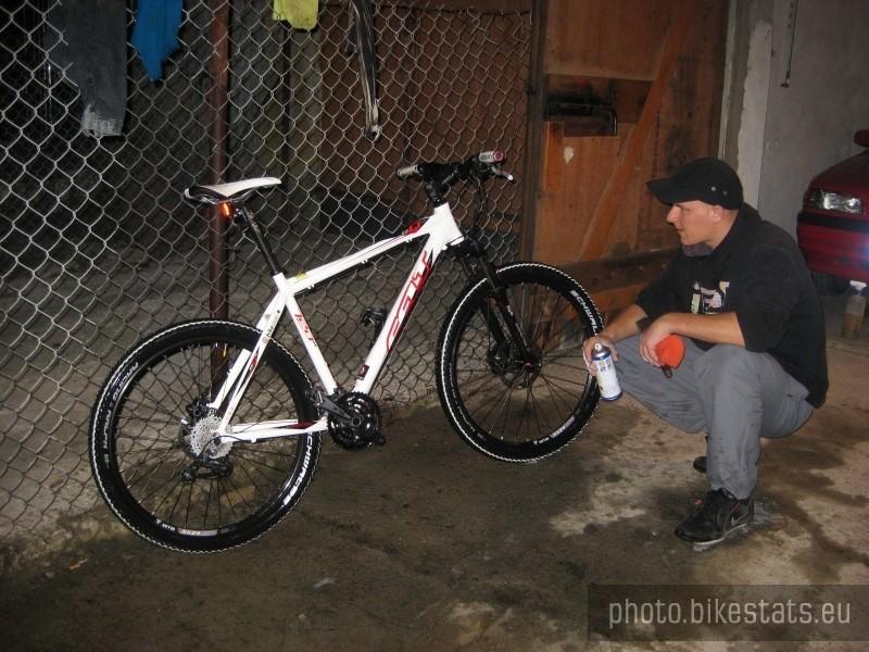 przygotowanie roweru w przeddzień wycieczki - wszystko musi się lśnić :-)
