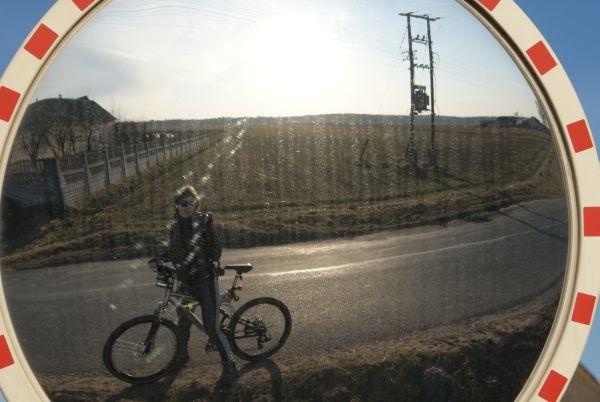 ja w lustrze, z nową fryzurą, widać?