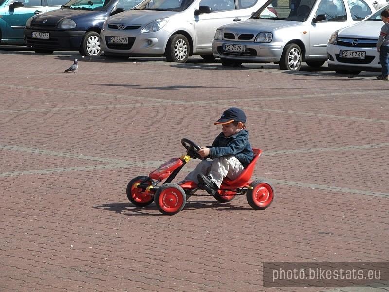 a na rynku taki oto biker w swoim bolidzie :-)