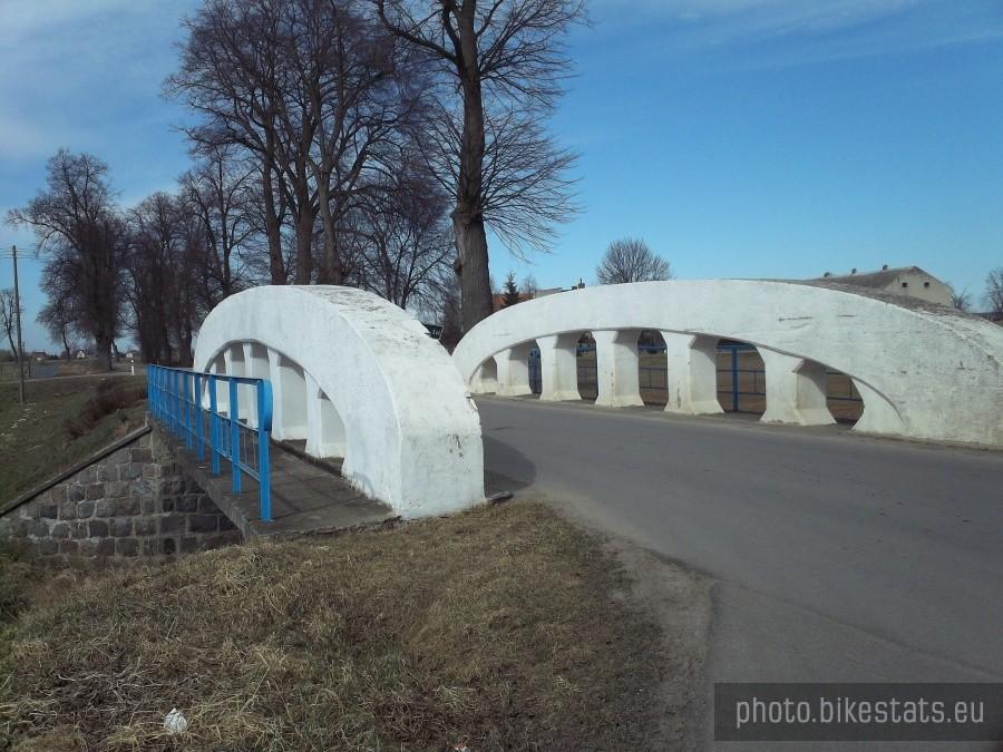 Ciekawy mostek w Szkaradowie Szlacheckim