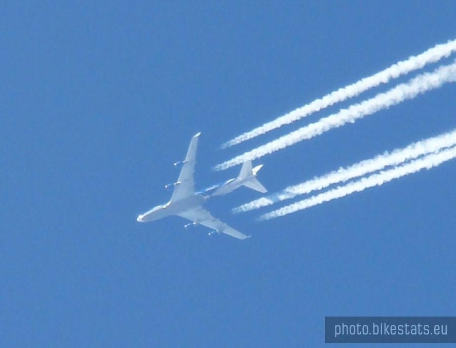 Boeing 747 nad naszymi łbami