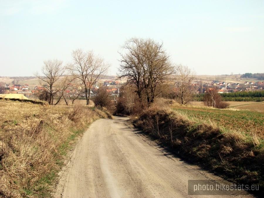 Droga pomiędzy Jaczowem a Modłą