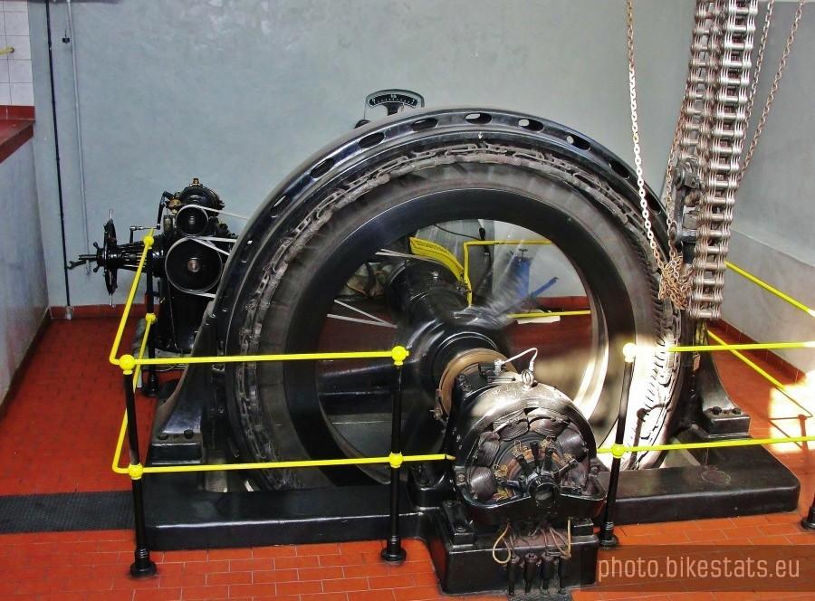 Turbina w elektrowni.