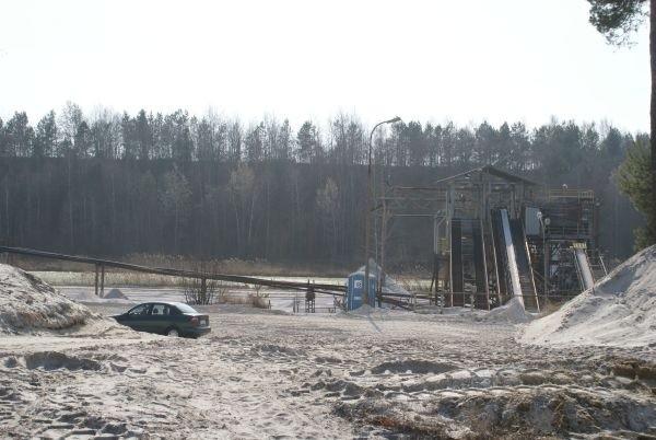 tu się wydobywa biały piasek