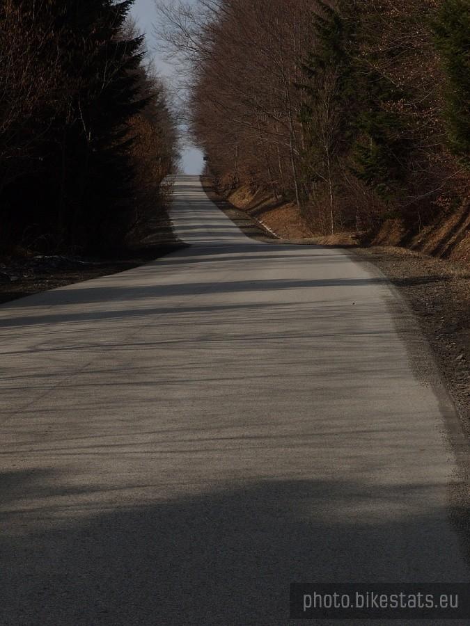 podjazd na przełączkę nad Czarną