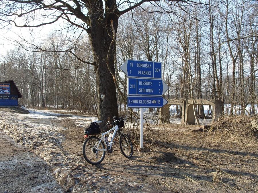 Postój na wyłapanie Czeskich bażantów bo za 16km już Polska i trzeba mieć coś na ognisko.