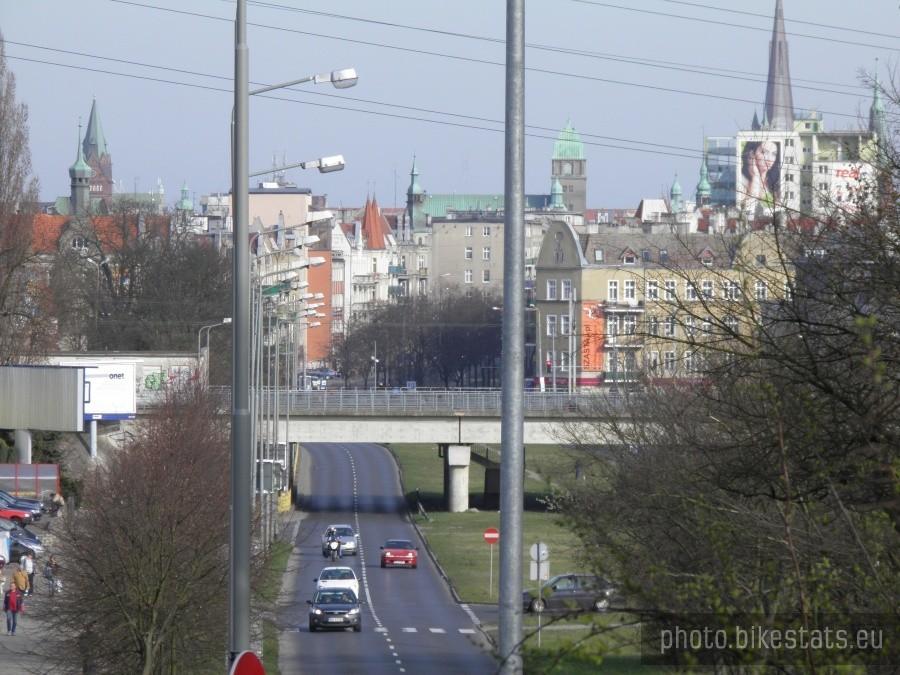 Ulica 26 Kwietnia w kierunku na centrum miasta.
