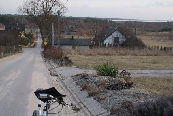 Ile ona ma procent nachylenia? w oddali, po prawej widać brzegi Jeziora Sulejowskiego