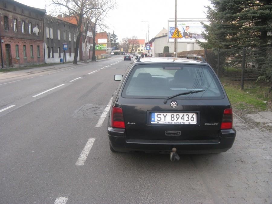 Przydałyby się naklejki "Karny k*** za złe parkowanie"