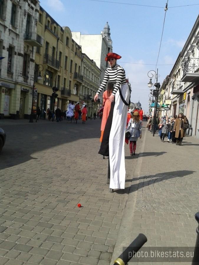 Podać jej ten nos, czy nie podać i niech się męczy...? :D