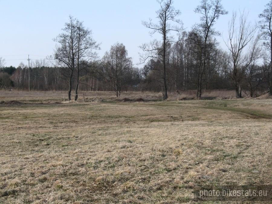 przedwiosenne łąki nad Jeziorką