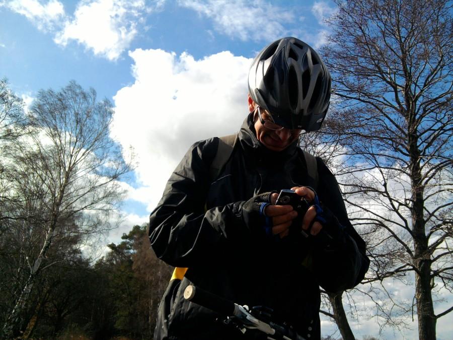 Podaję pozycję GPS [52° 99′ N, 18° 02′ E]- pisze Jarek do Krzysztofa