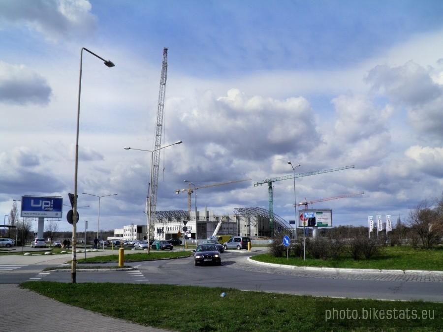 Budowa hali sportowej przy ulicy Szafera trwa.