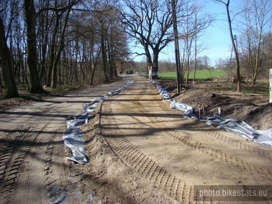 Mikro Naraton Pilchoworunda - chyba robią nową ścieżkę rowerową.