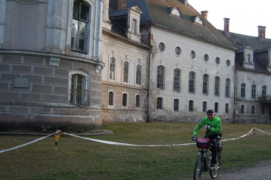 Bożków i kiedyś piękny teraz sypiący się zamek, szkoda szczególnie że spędziłem w nim parę lat swego czasu.