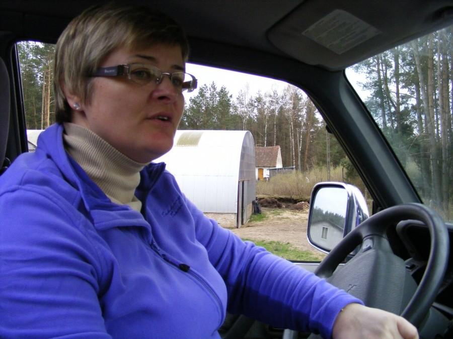 Iwona za kółkiem terenówki