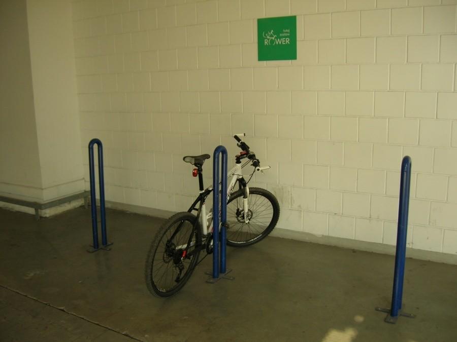 parking rowerowy w centrum handlowym