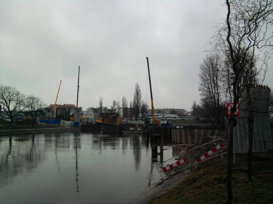 Budowa nowego mostu przez Brdę przeniosła się na barki