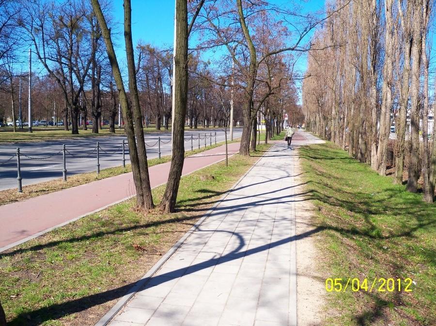 GDAŃSK- ELEGANCKA SEPARACJA DDR OD CHODNIKA