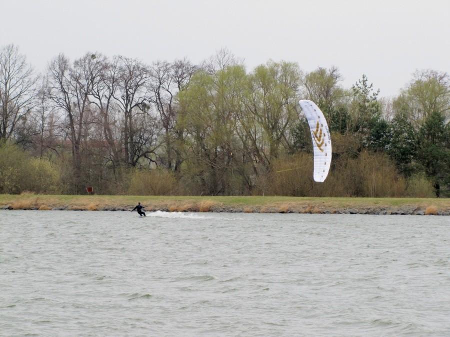 KITESURFING . Zbiornik wodny Nezmar