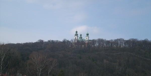Cały w bieli