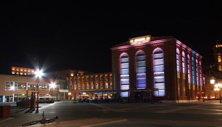 Rynek Manufaktury nocą