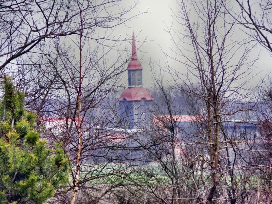 Wieża kościelna w Przęsocinie - widok ze wzgórz warszewskich.