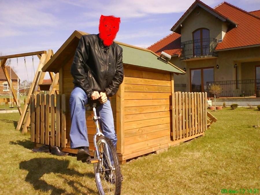 Kuzyn w trakcie spadania do tyłu :D