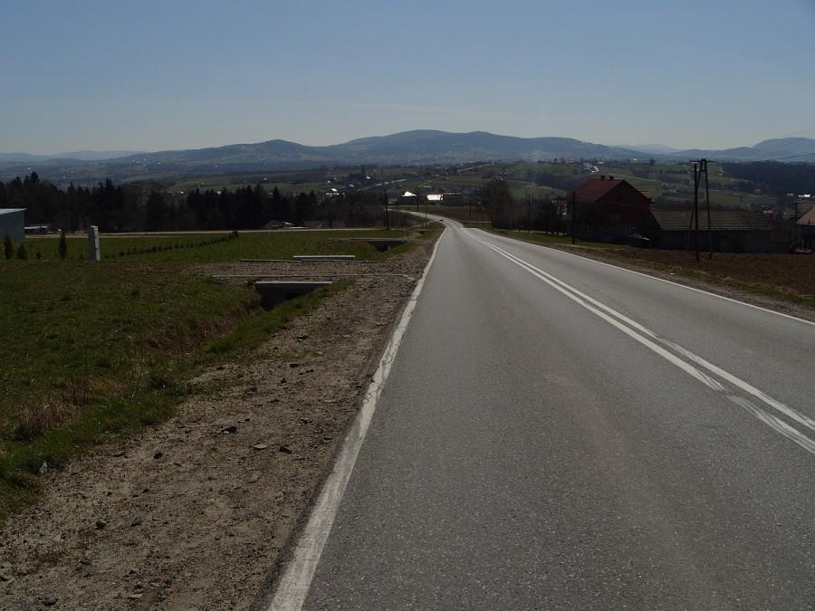 rzut oka na Beskid z podjazdu w Sędziszowej