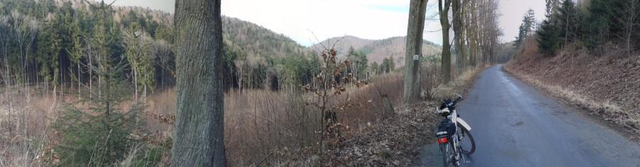 Panorama w stronę zjazdu na Laskówkę.