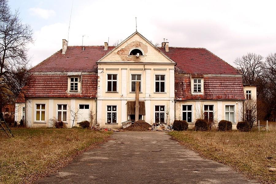 Dwór w Rusocinie z 1800r. od strony ogrodu.