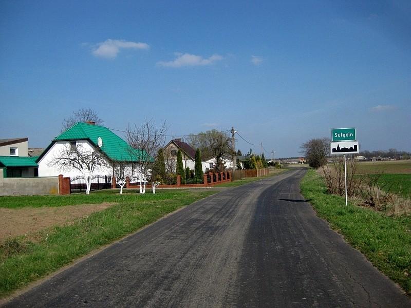 Sulęcin przywitał mnie asfaltem i zielonym dachem